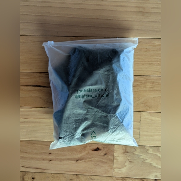 Halara Cropped Top Size Large - Picture 9 of 9